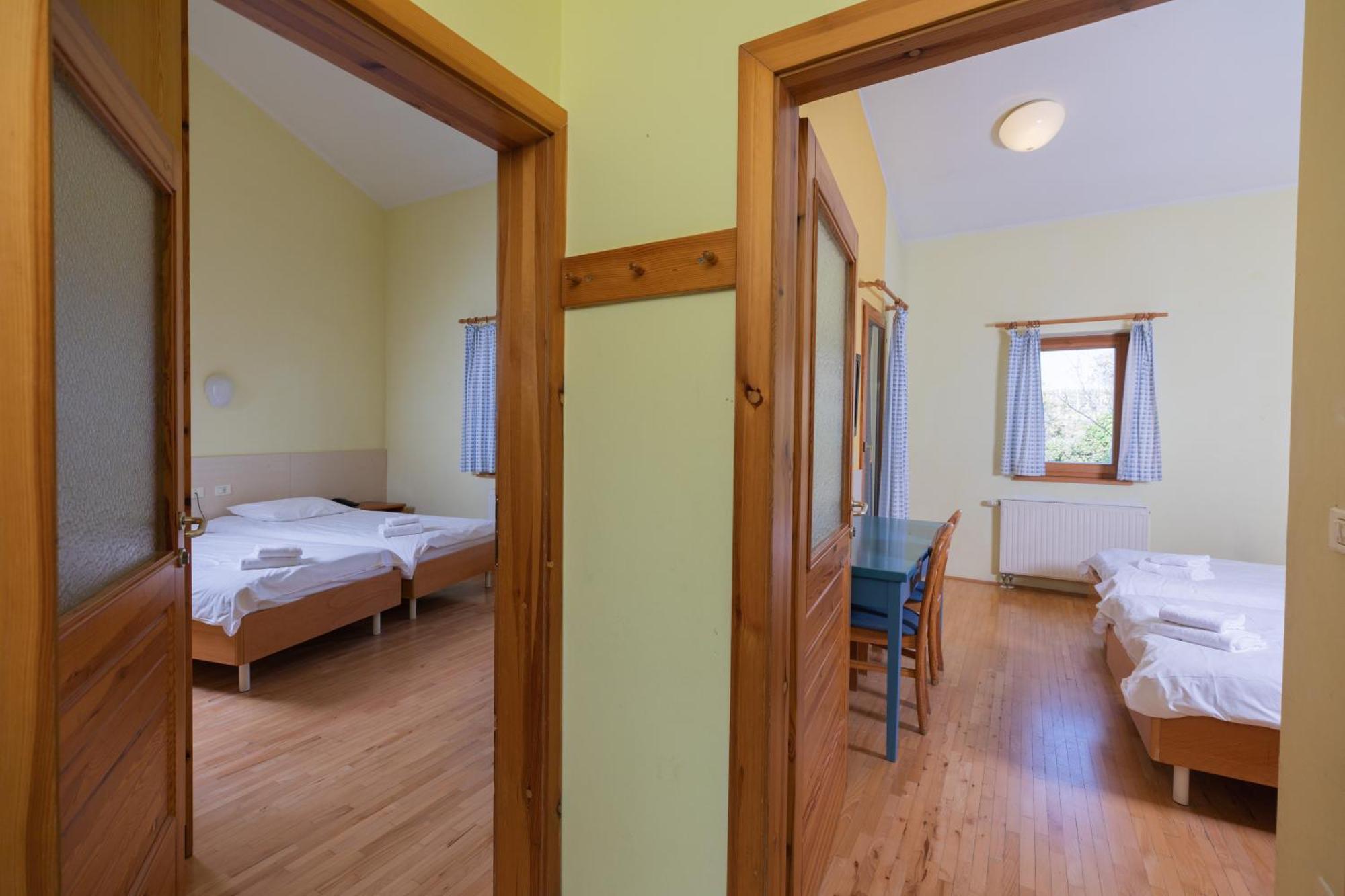 Depandansa Bor** Hotell Ankaran Exteriör bild